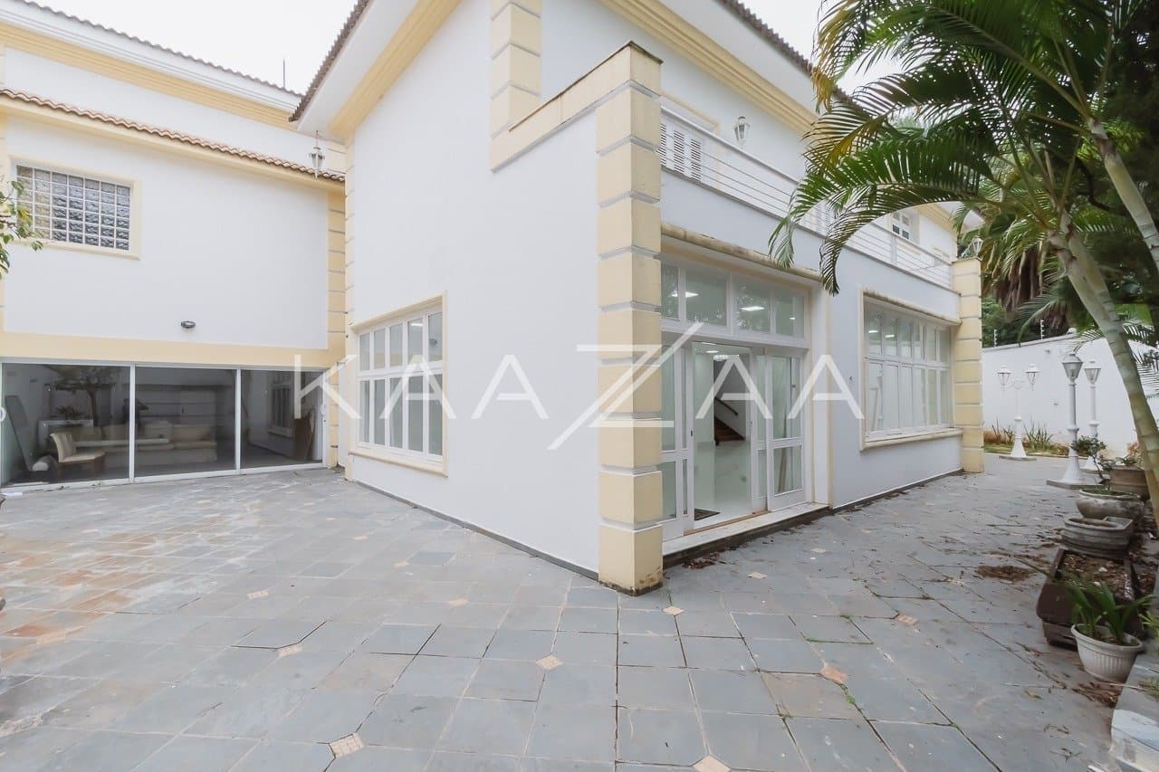 Ambientes leves e espaçosos, nesta casa de 480m² com 4 suítes no Jardim Paulista. - Foto 8