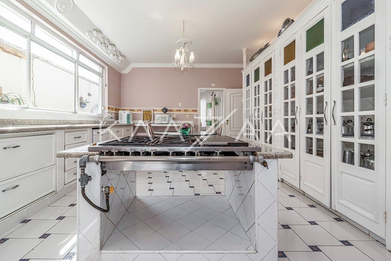 Deliciosa casa clássica, iluminada e ampla, no sossego da Cidade Jardim. - Foto 18
